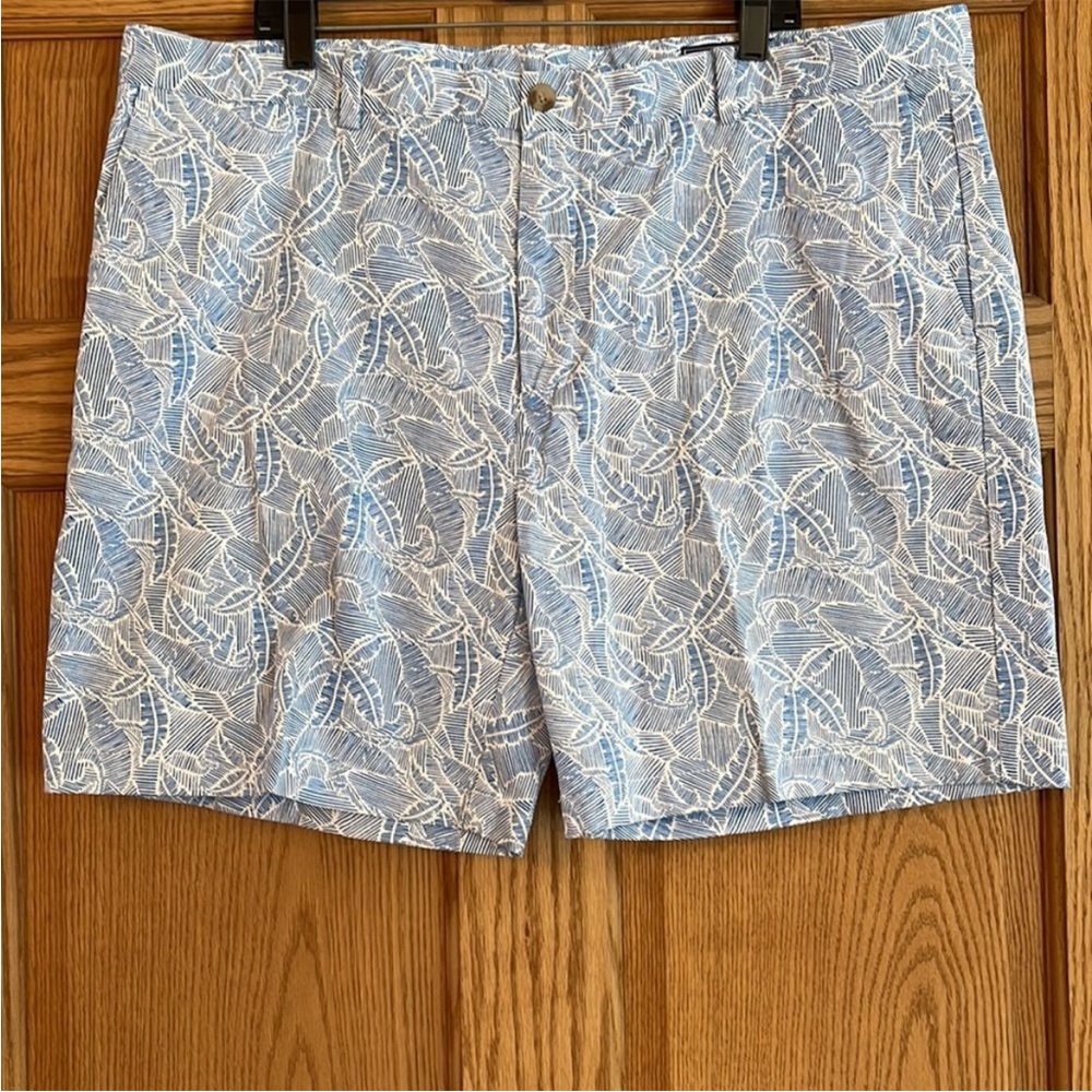 Vineyard Vines graphic shorts